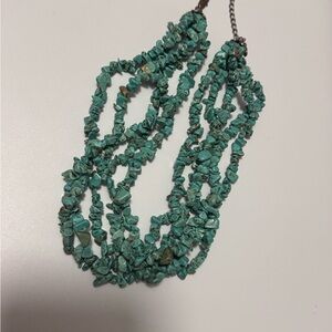 Beautiful Vintage 5 Strand Turquoise Chip Multi-Strand Necklace. 💙✨💙✨💙✨💙